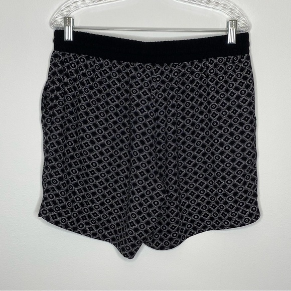 Zac & Rachel Black Patterned Shorts - Picture 2 of 7